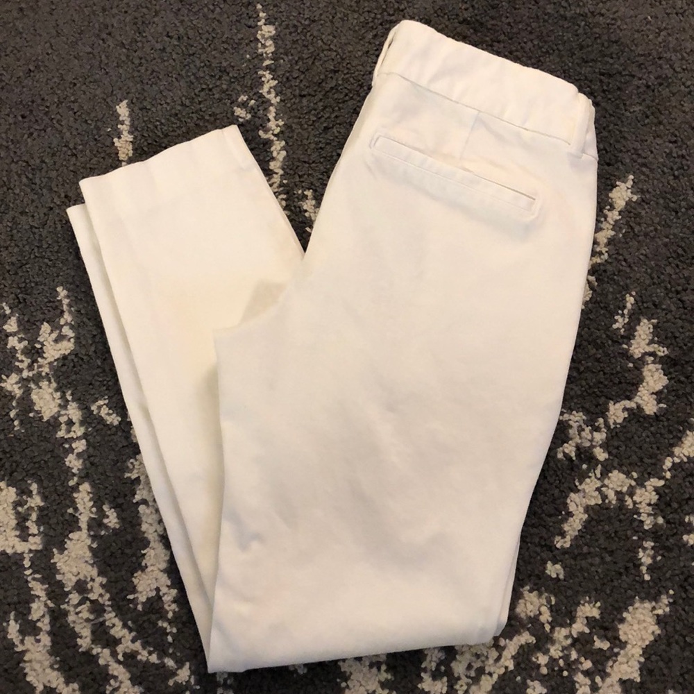 White Old Navy Cropped pants